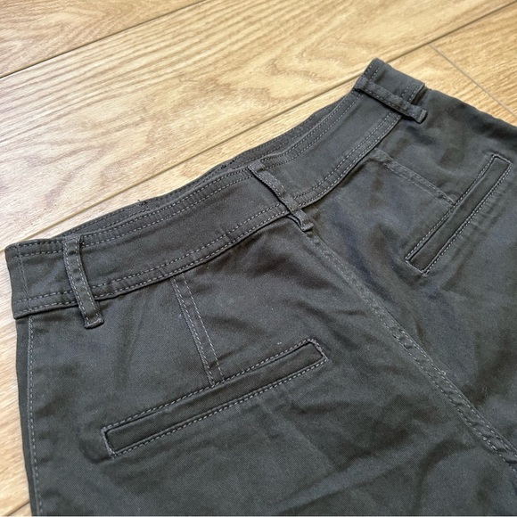 💲2/$15 NWOT H&M Army Green Cotton Twill High Waisted Cargo/Utility Shorts - 4 - Picture 7 of 9